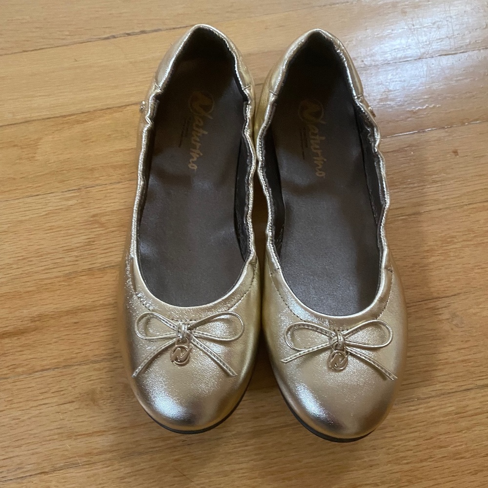 Naturino big girls size 4 gold flats, brand new